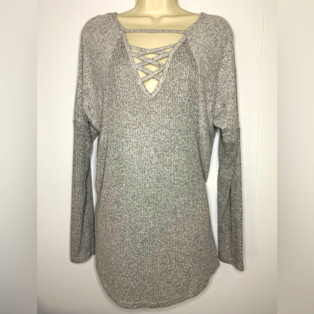 Boutique gray long sleeve sweater is a size medium.